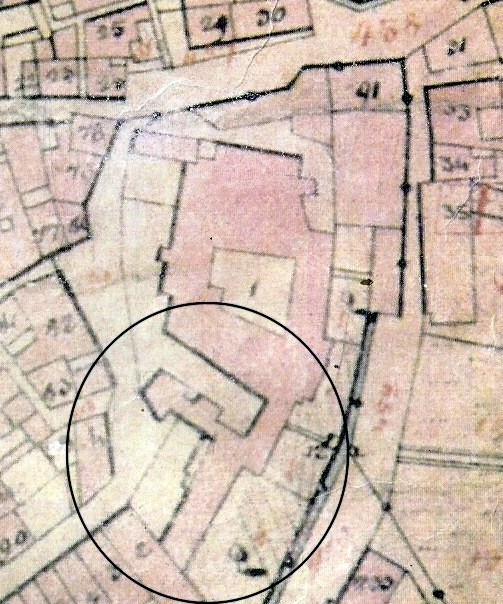 Fragment mapy katastralnej Bielska z 1836 r. z zaznaczoną zabudową obecnego dziedzińca południowego.